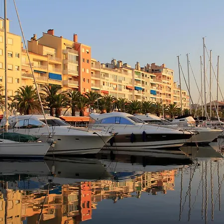 Le Castel Superbe Climatise Pour 4 Personnes Au Centre De Apartment Hyères