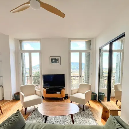 Le Castel Superbe Climatise Pour 4 Personnes Au Centre De Apartment