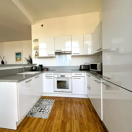 Le Castel Superbe Climatise Pour 4 Personnes Au Centre De
