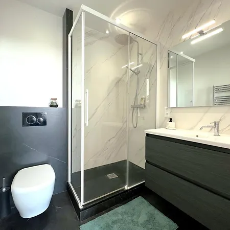 Le Castel Superbe Climatise Pour 4 Personnes Au Centre De Apartment *
