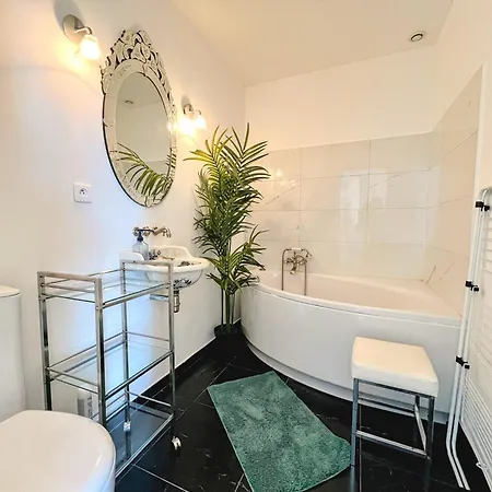 Apartment Le Castel Superbe Climatise Pour 4 Personnes Au Centre De